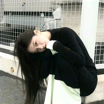 当红男星旧照被扒，一夜之间内幕曝光，全网玩梗